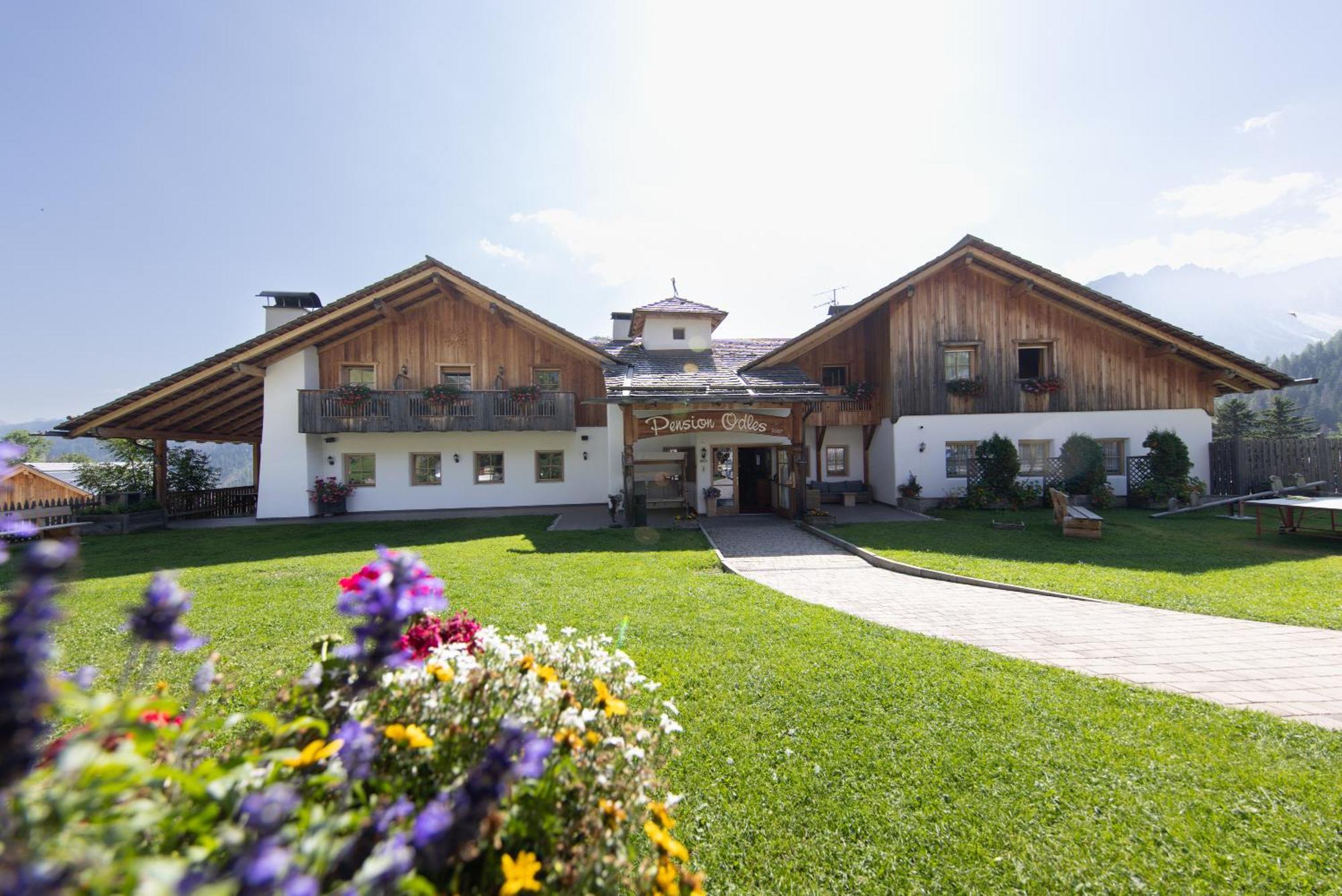 Hotel Pension Odles Sankt Martin im Turm Buitenkant foto