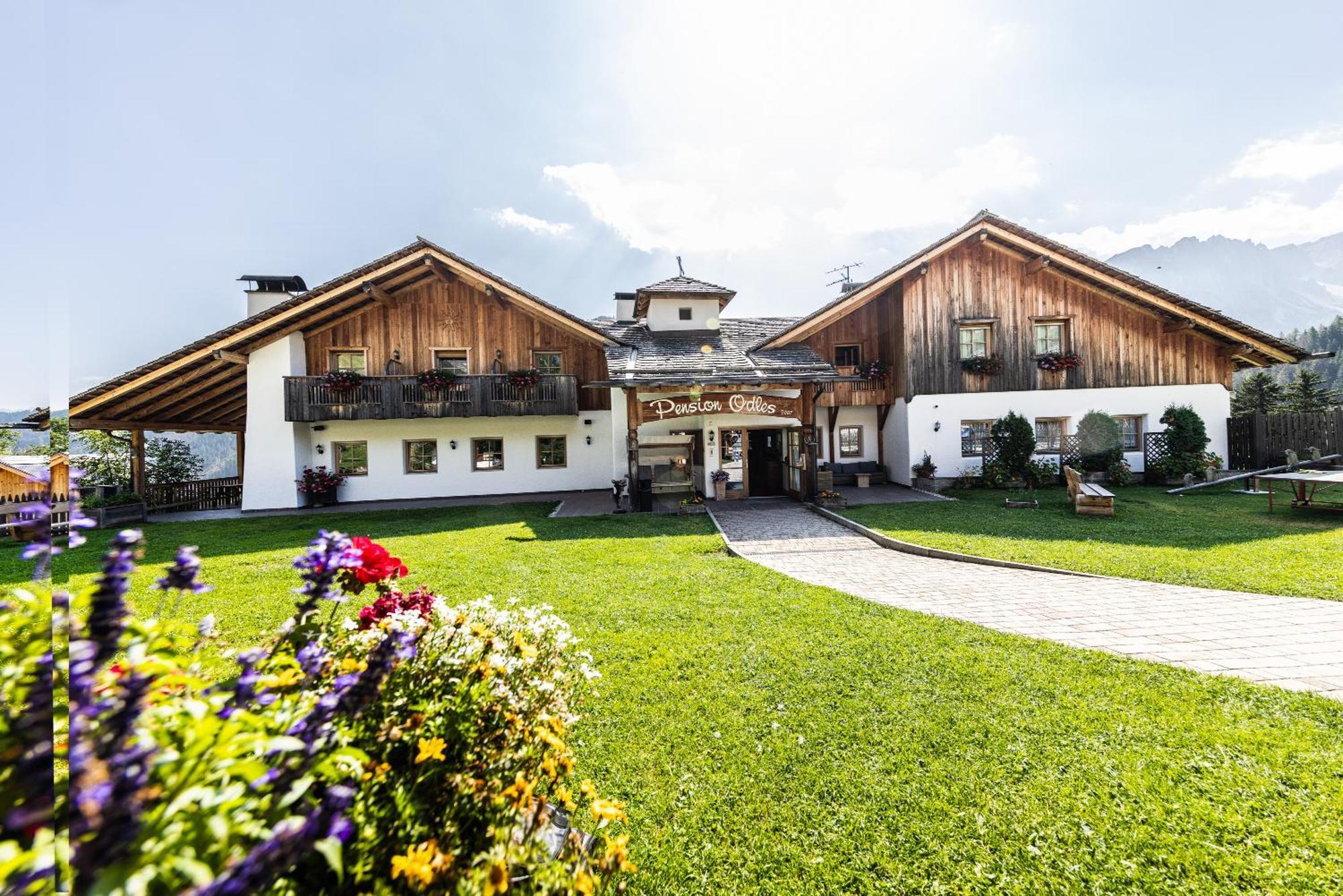 Hotel Pension Odles Sankt Martin im Turm Buitenkant foto