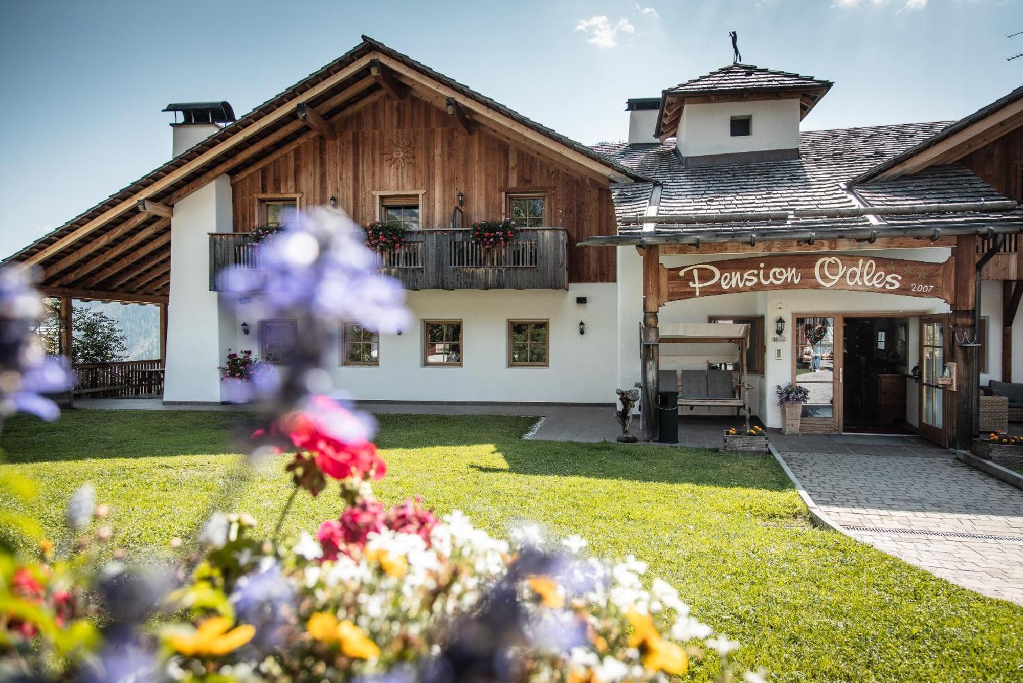 Hotel Pension Odles Sankt Martin im Turm Buitenkant foto