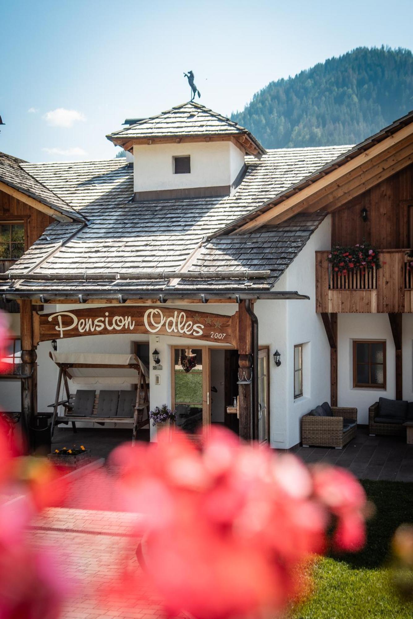 Hotel Pension Odles Sankt Martin im Turm Buitenkant foto