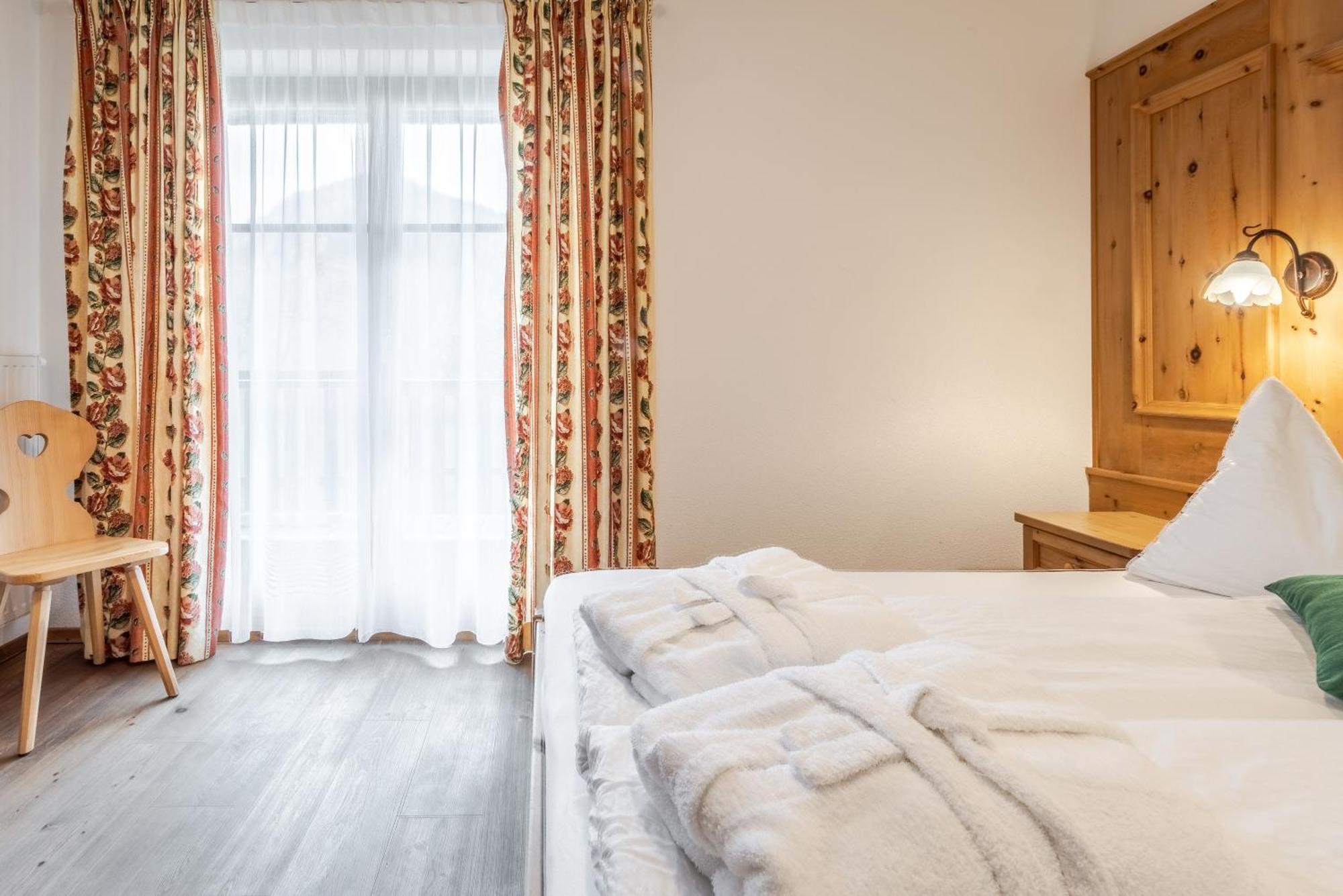 Hotel Pension Odles Sankt Martin im Turm Buitenkant foto