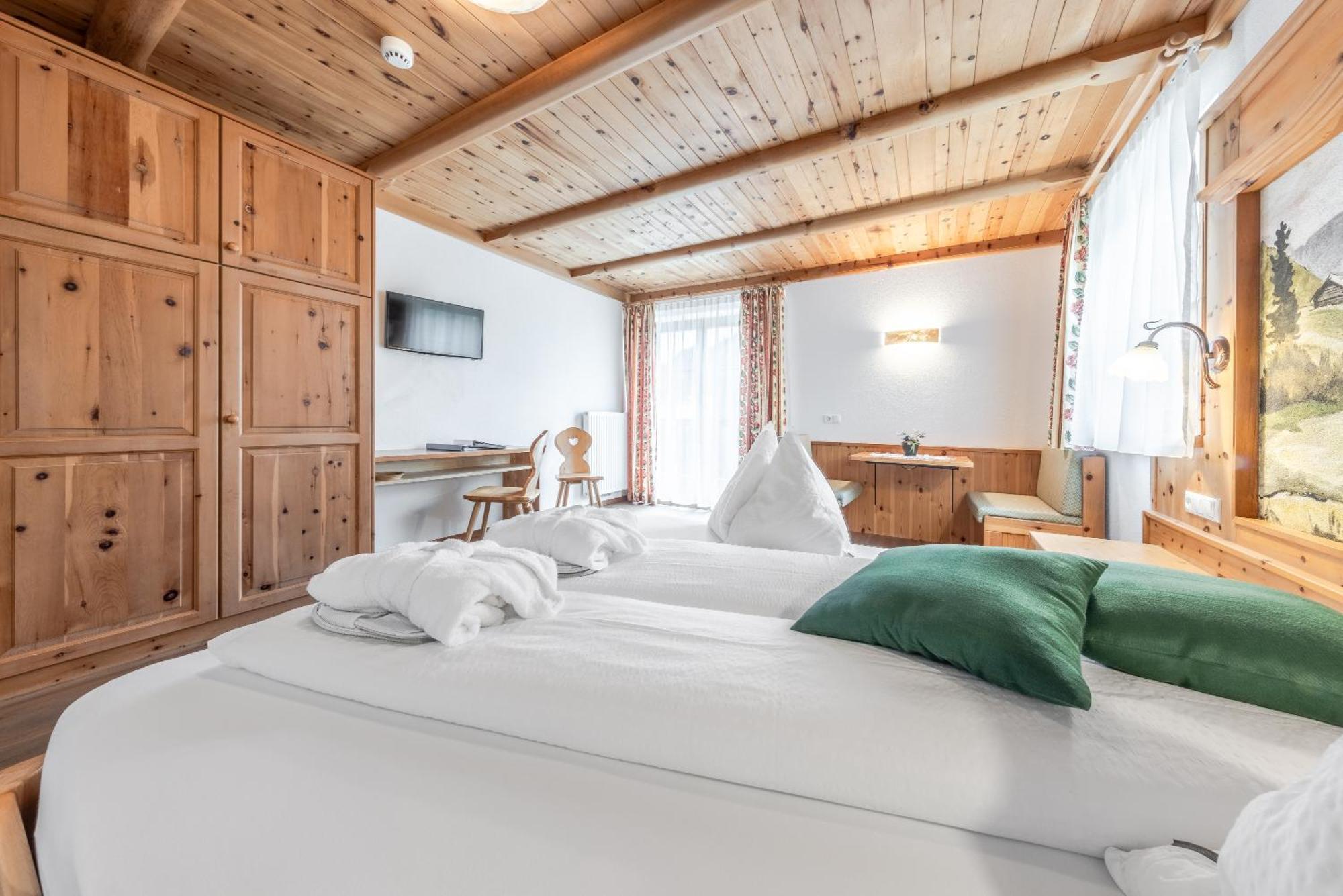 Hotel Pension Odles Sankt Martin im Turm Buitenkant foto